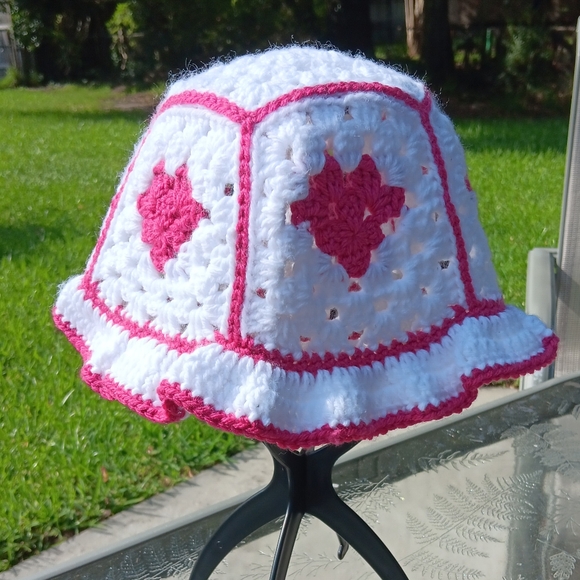 Handmade Crochet Heart Granny Square Bucket Hat - Picture 4 of 5